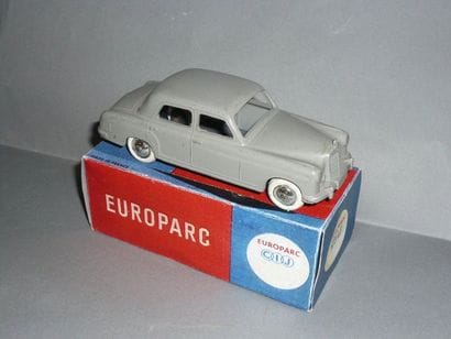 CIJ MERCEDES 220. TBE

Boîte non garanti...