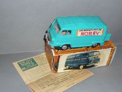 NOREV. Estafette Renault fourgon vert

En...