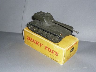 DINKY TOYS n°80C. Char AMX 

En l'état. Boîte...