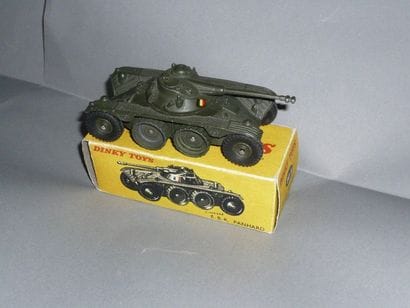 DINKY TOYS n°80A EBR Panhard 

En l'état....