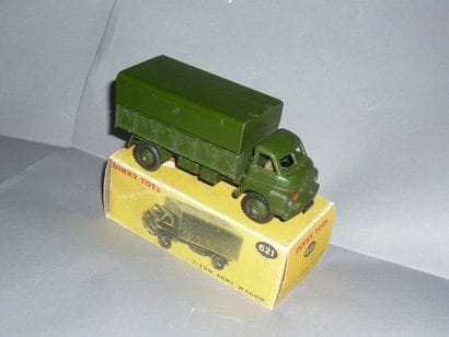 DINKY TOYS GB n°621. 3 Ton Army Wagon 

En...