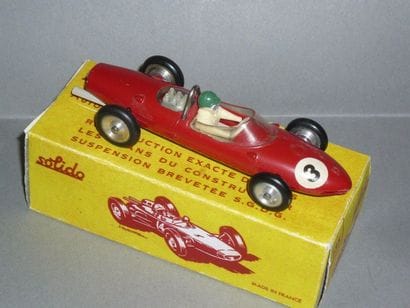SOLIDO FERRARI F1 rouge TBE 

En l'état....