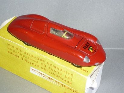 SOLIDO FIAT ABARTH rouge TBE 

En l'état....