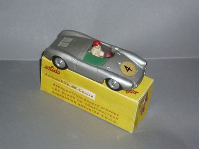 SOLIDO PORSCHE SPYDER grise 

En l'état....