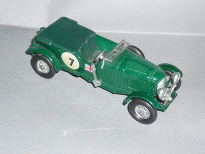 LESNEY. BENTLEY 4L verte

TBE. En l'état...