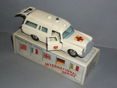 MATCHBOX Mercedes ambulance 1/43ème 

En...