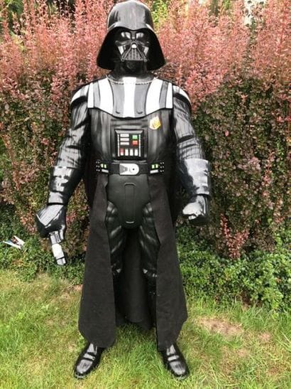 Dark Vador, grande figurine présentant le...