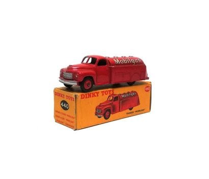 DINKY TOYS ANGLETERRE
Studbaker Tanker Mobilgas...