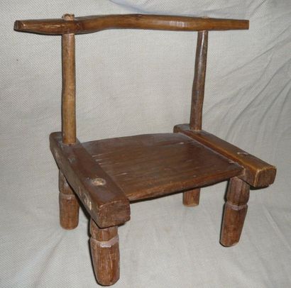 Wooden chair with a shiny patina.

Baoulé,...