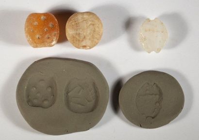 Set of 3 intaglio stamps in marble and white...