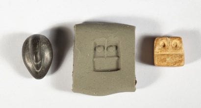 Lot consisting of a black stone duck, 2cm

and...