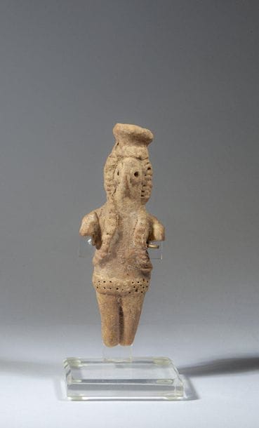 Beige terracottadole.

Ishtar period, 2nd...