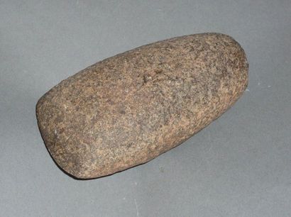 Polished grey granite axe with stakes.

Neolithic.

L:...