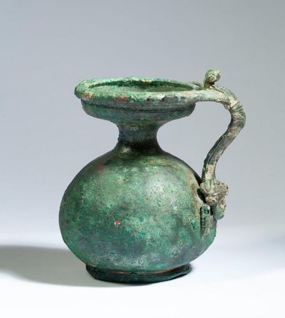 Bronze vase with green patina, the handle...