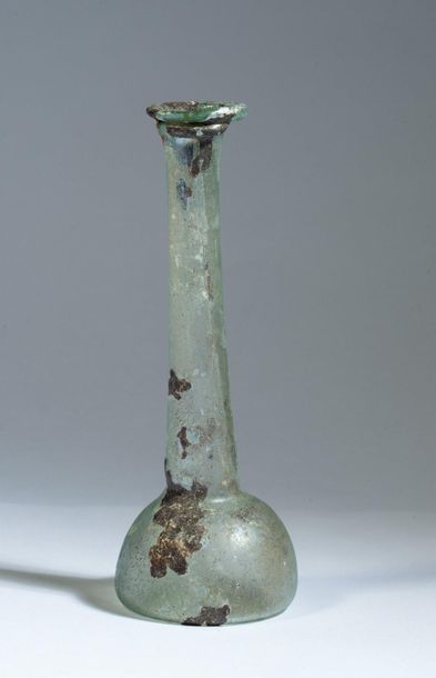 Pearly blue iridescent glass balsamaire....