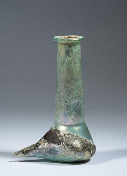 Bottle in green iridescent (crack) glass...