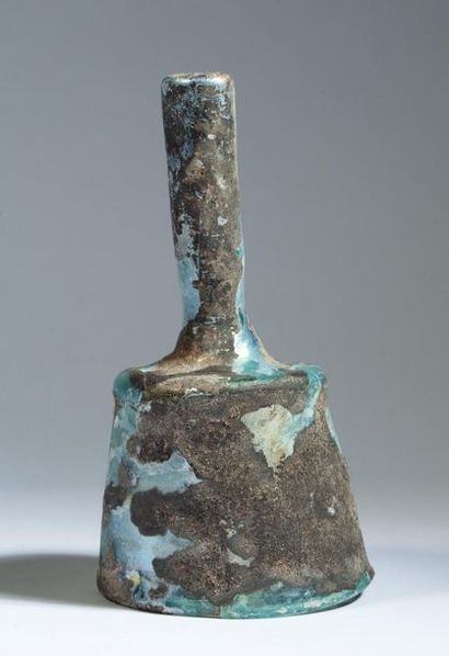Bell vase in iridescent glass.

Beginning...