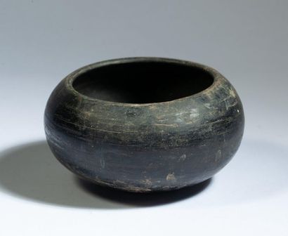 Cup in black terracotta of the Bucchero-Nero...