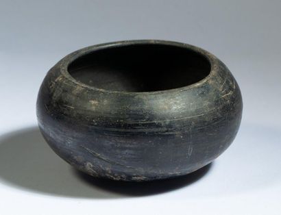 Cup in black terracotta of the Bucchero-Nero...