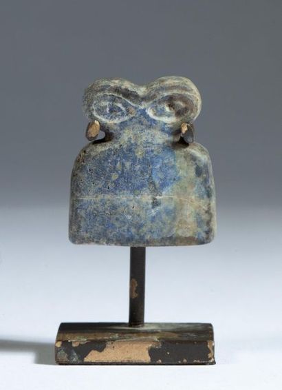 A lapis lazuli idol with oriental eyes.

Undetermined...