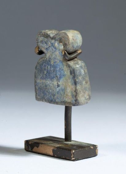 A lapis lazuli idol with oriental eyes.

Undetermined...