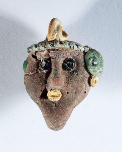 Phoenician-style glass head. (Broken)

H:...