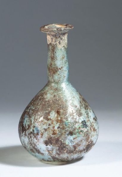 Iridescent glass bottle.

Roman period.

H:...