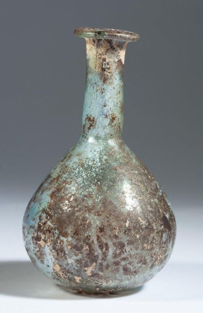 Iridescent glass bottle.

Roman period.

H:...
