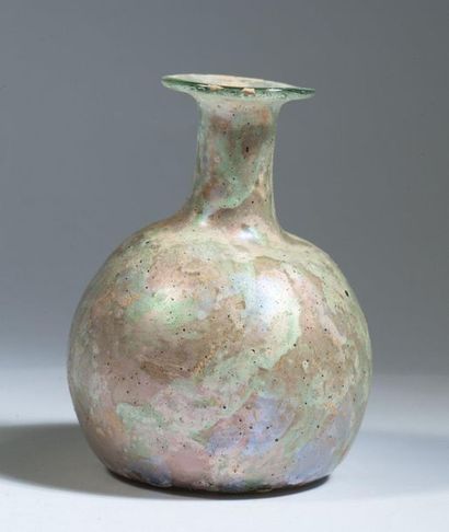 Roman style glass ball vase.

H: 10cm
