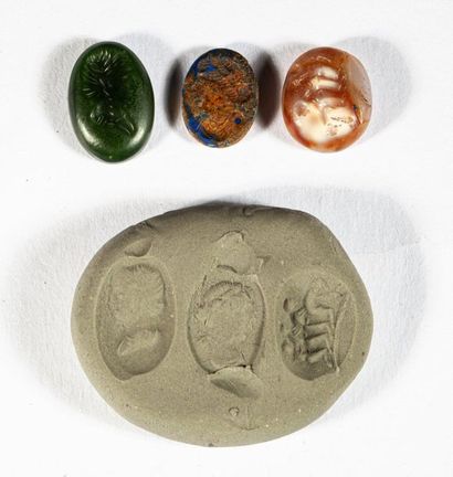 LOT of 3 engraved intaglios in agate, glass...