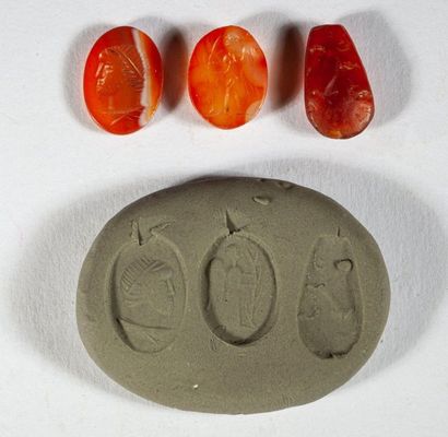 LOT of 3 intaglios engraved in carnelian,...