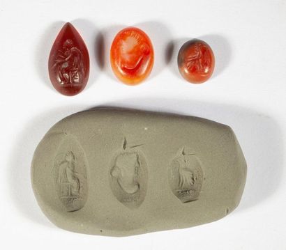 LOT of 3 intaglios engraved in carnelian,...