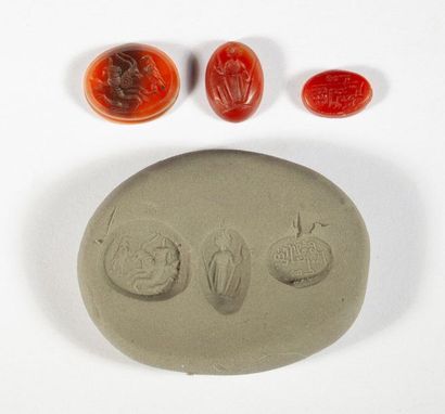 LOT of 3 intaglios engraved in carnelian,...