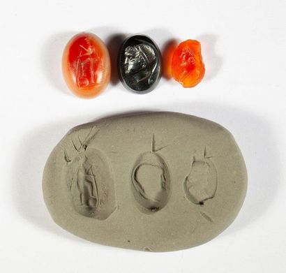 LOT of 3 intaglios engraved in carnelian...