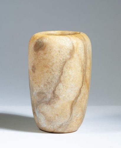 VASE in ribbed alabaster. 

Egypt, New Empire...