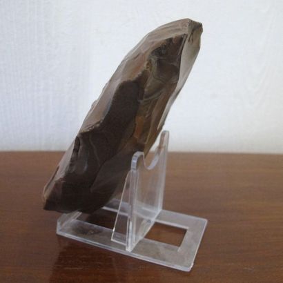 Predynastic axe. Chocolate-patinated silex....