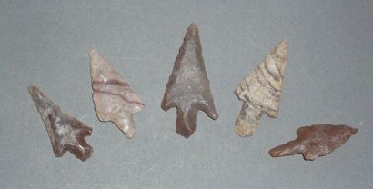 Lot: Five Neolithic flint arrowheads with...