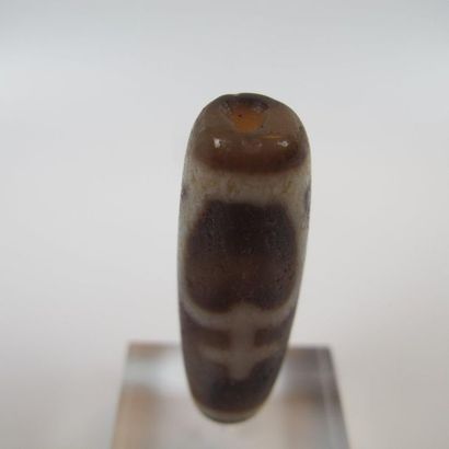 Rare Dzi pearl with sacred vases, protective...