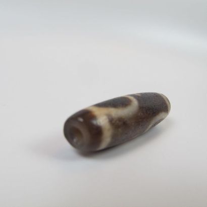 Rare Dzi pearl with sacred vases, protective...