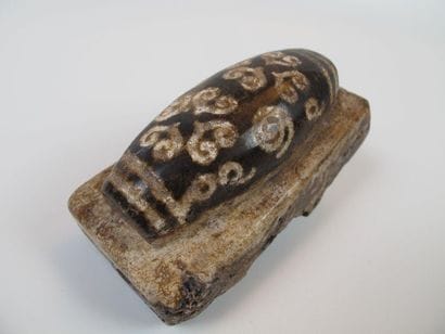 Altar of Dzi. Agate. Light motifs on a dark...
