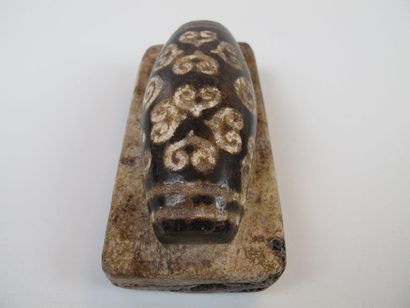 Altar of Dzi. Agate. Light motifs on a dark...