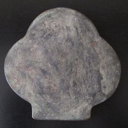 Trifoliated mirror decorated with a character...
