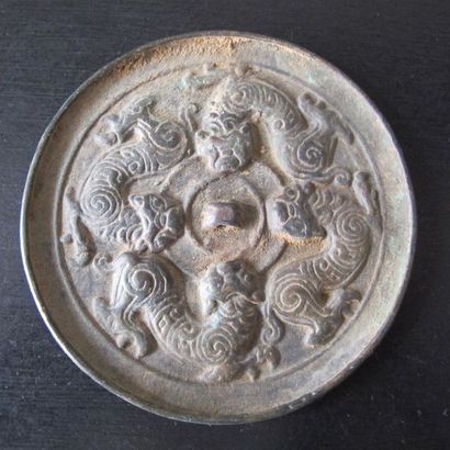 Mirror with four tigers biting the disc of...