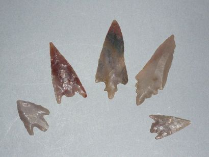 Lot: Five Neolithic flint arrowheads with...