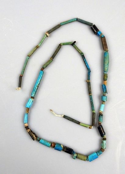 Large mummiform necklace with tubular beads

Fritte...