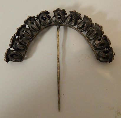 Silver cap comb. China, 19th century. 

H:...