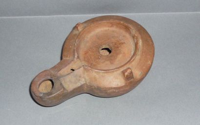 Beige terracotta oil lamp with two pushers.

Roman...