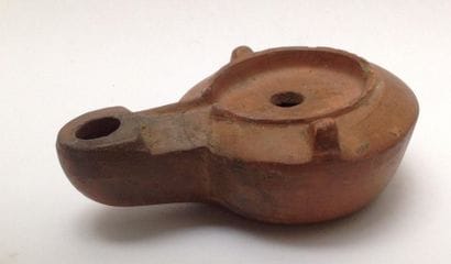Beige terracotta oil lamp with two pushers.

Roman...
