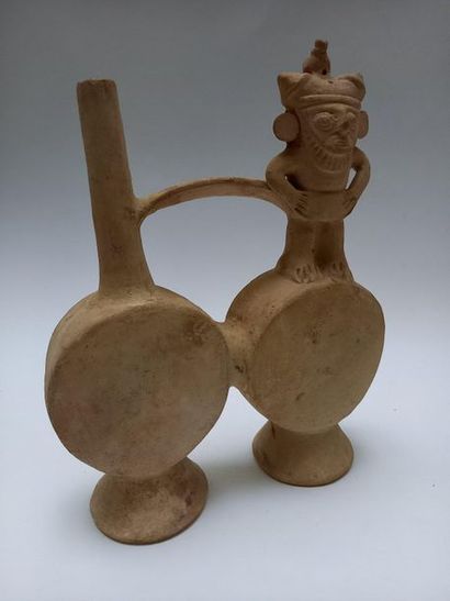 Flat double-bellied vase joined by a handle....