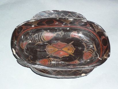 Rare lacquered finned bowl with fish decoration...